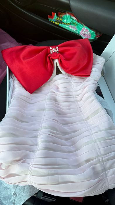 Рокля с панделка