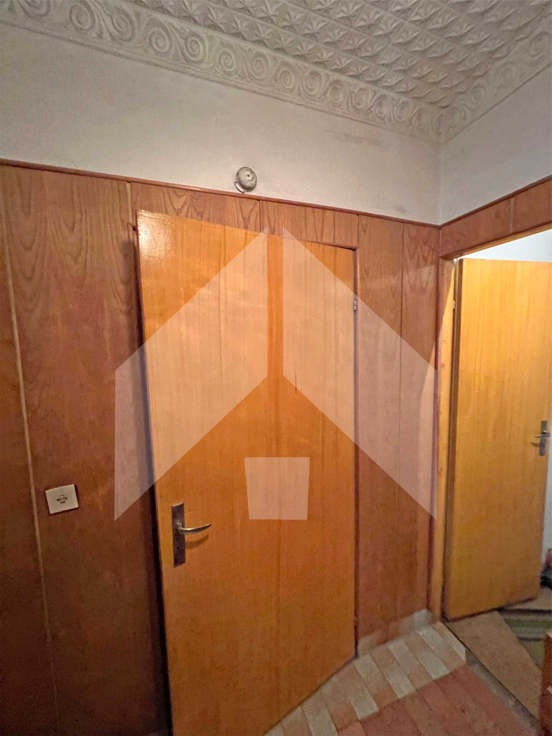 Продава ДВУСТАЕН разширен апартамент в САНИРАН блок в гр. Нови пазар.
