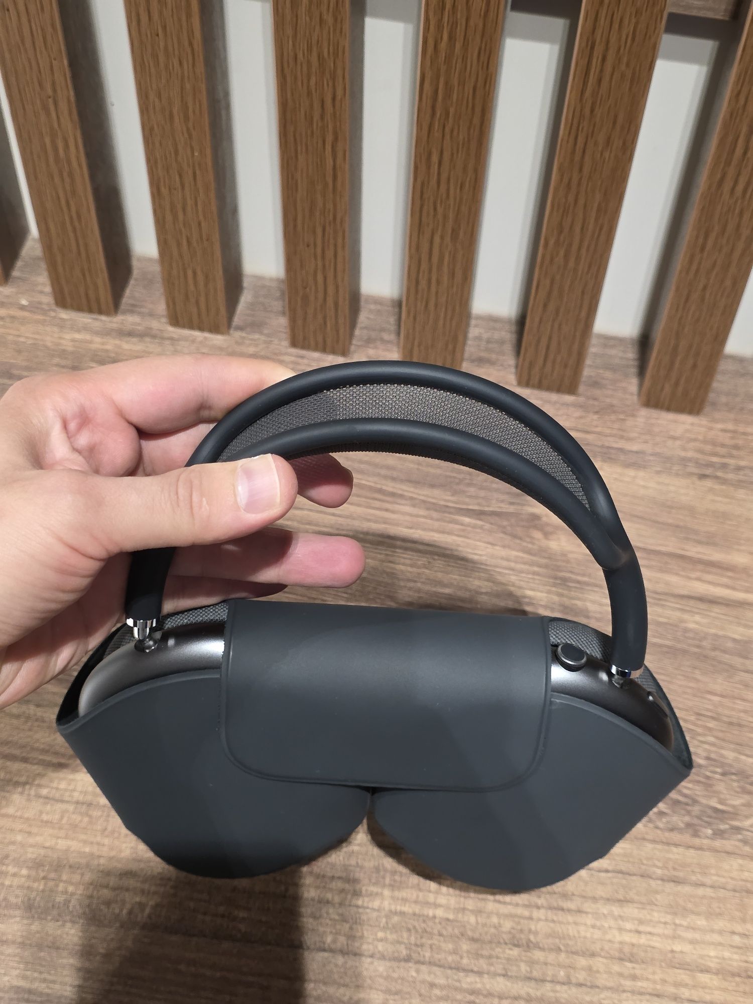 Airpods Max lighting