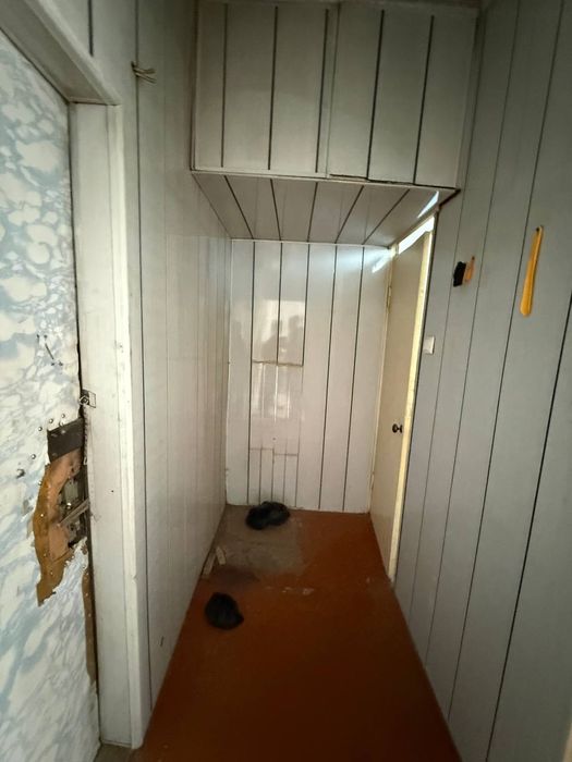 Продам своя чил 11кв 1 хона 2 этаж 4 этажлий дом 30м²