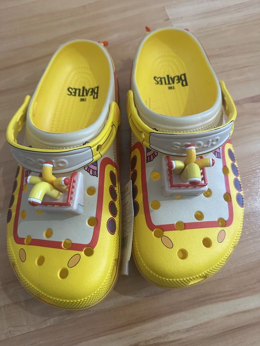 Saboti Crocs cu Licenta Beatles Yellow Submarine