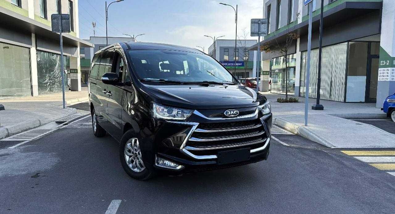 JAC M4  9-11 o'rindiqlik miniven avtomabilar sotuvda