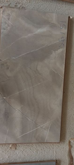 Optimdanam arzon srochna sotiladi kerama granit 4$  Dan.   1.20x60