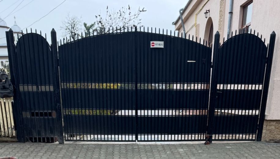 Vand porti din tabla si teava rectangulara + 4 stalpi !