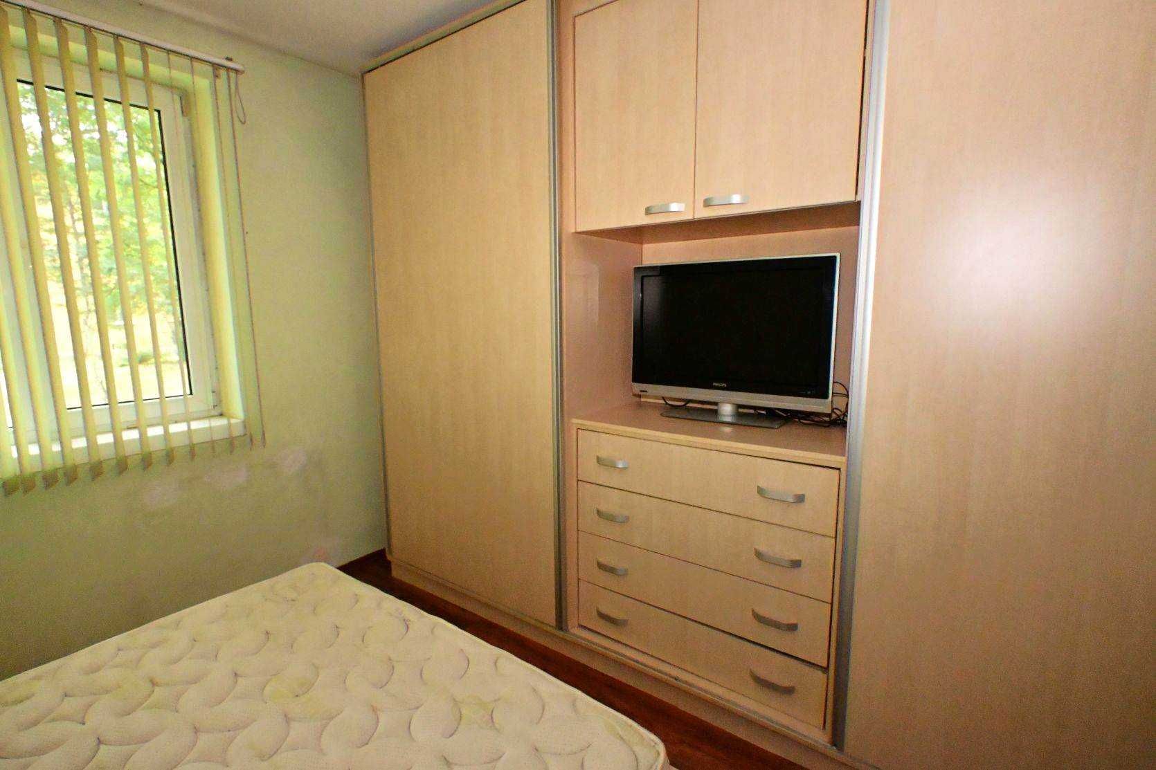 Продава двустаен обзаведен апартамент в гр. Перник, кв. Твърди ливади