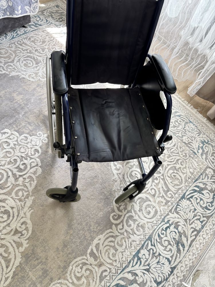 Продам инвалидную коляску