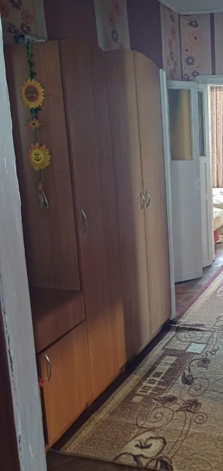 Продаю прихожую в коридор