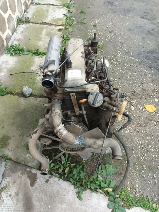 Vând motor mercedes benz detali la tel