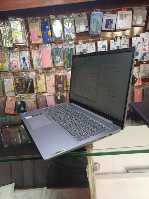 Lenovo  yangiday xolatda