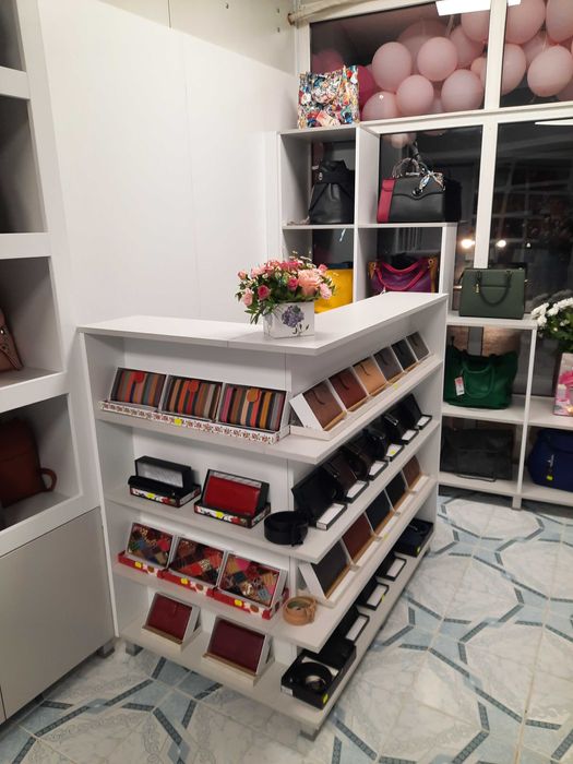 Vând mobilier comercial pentru magazin – confecționat în sept. 2023