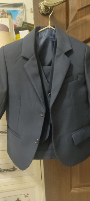 Продам костюм тройка. До 5-6 лет