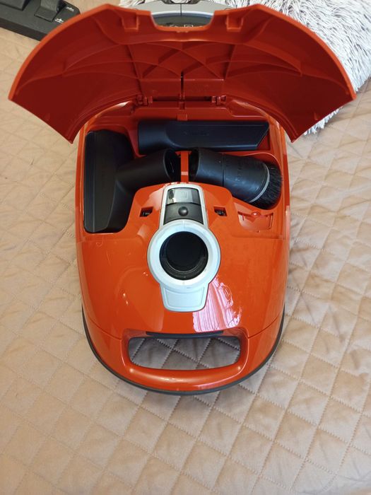 Прахосмукачка Miele S8330 HEPA