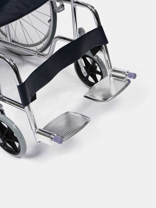 Инвалидная коляска с ручным управлением, твердые колеса