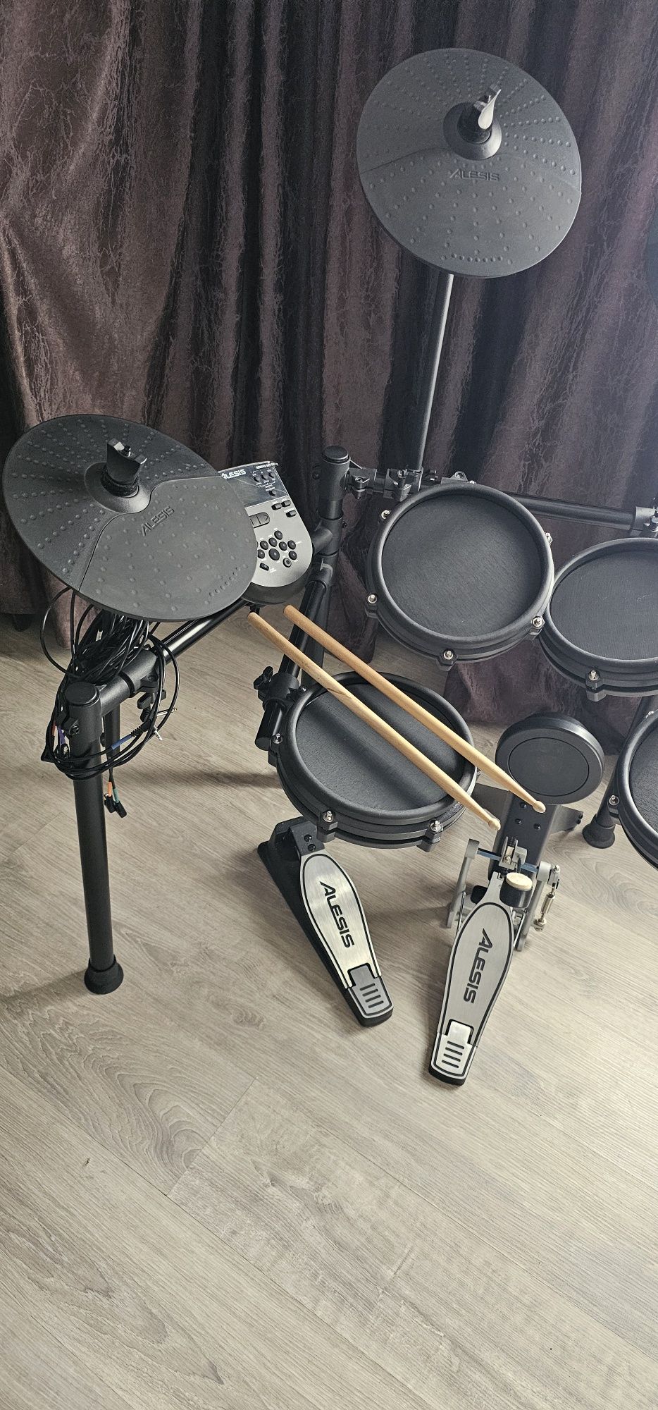 Барабанная установка Alesis