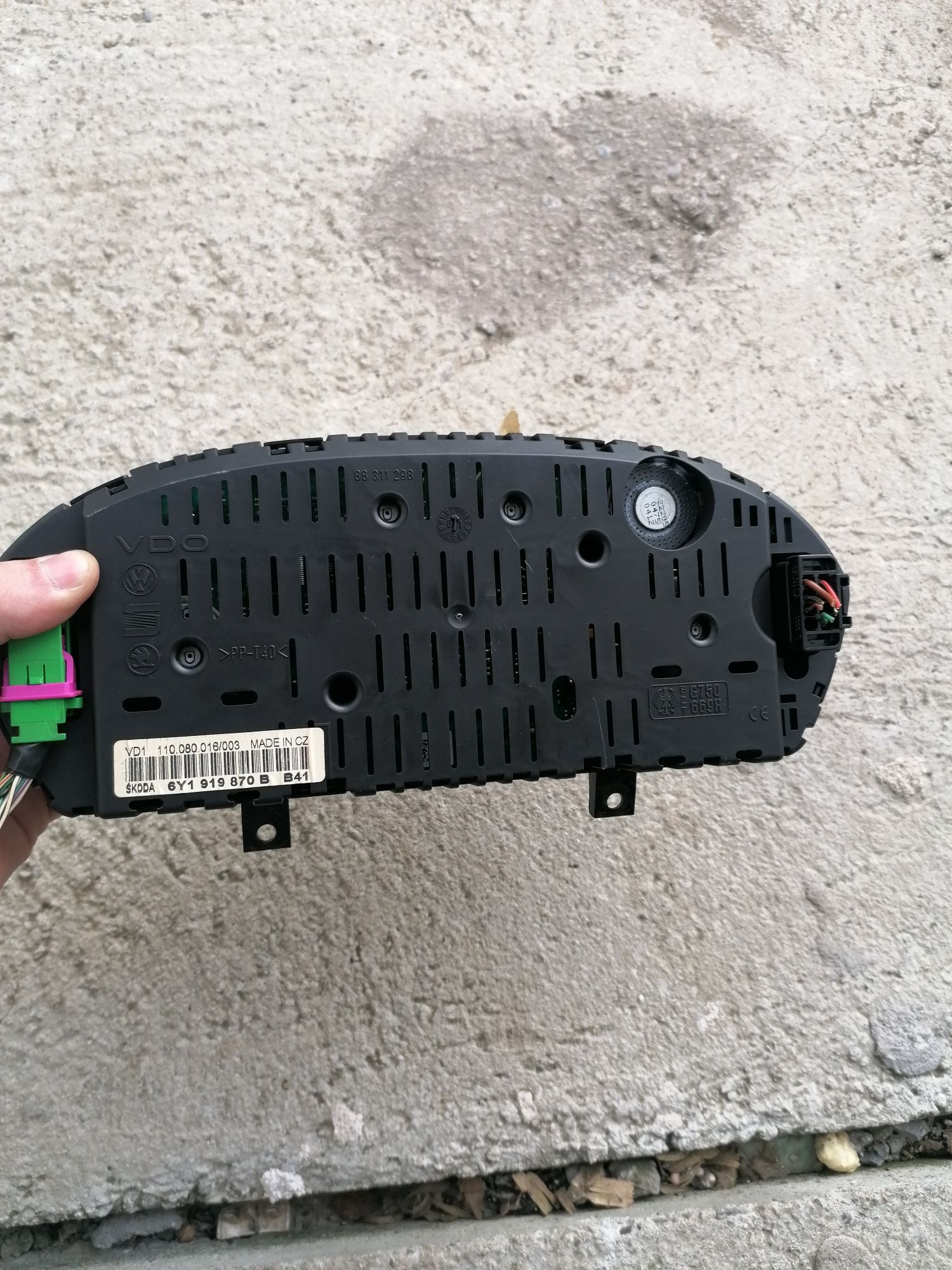 butuc usa sofer,broasca usa,ceasuri bord,macara geam usa skoda fabia 1