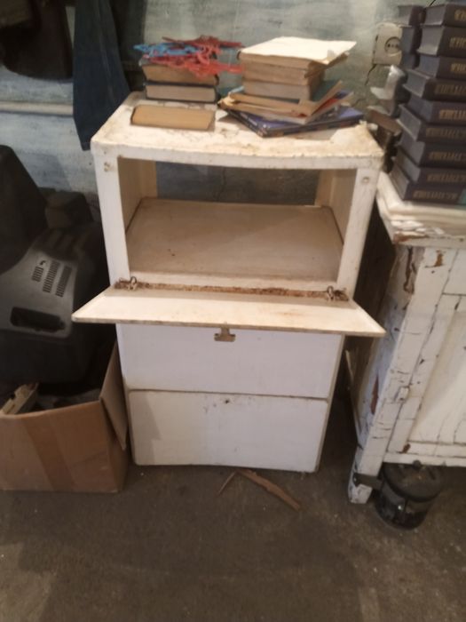 Продам железную этажерку