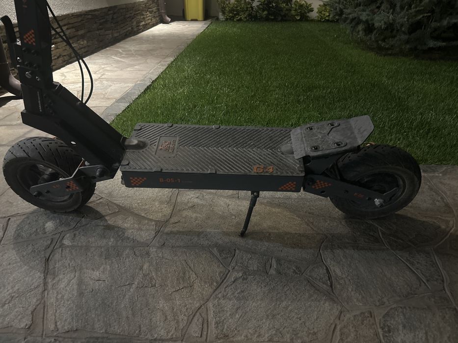 Vând trotineta electrica kukurin G4