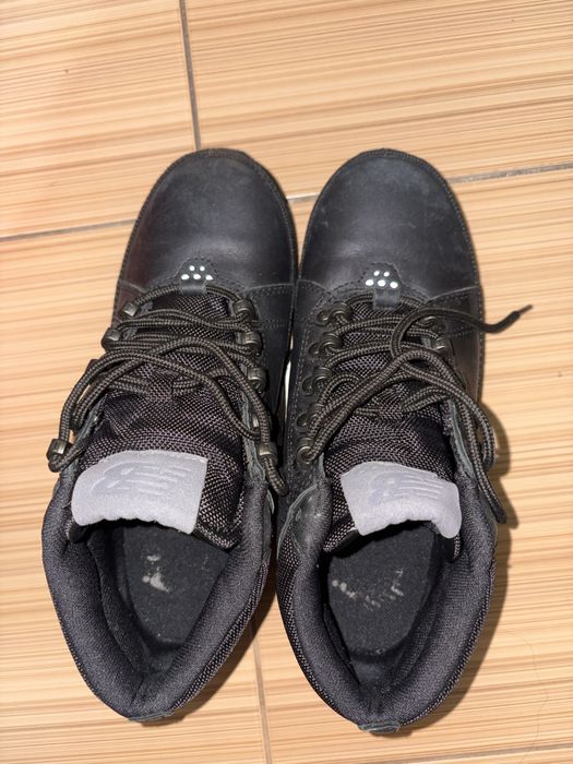 Adidasi New Balance, purtati o singura data.