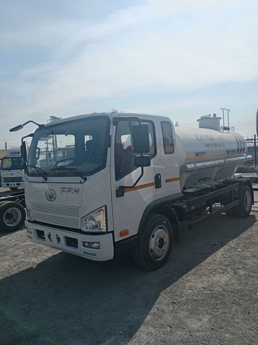 В наличии!!! Водовоз питьевой 
воды FAW Tiger V 4x2 (6м3 )