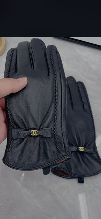 Mănuși Chanel model 2026