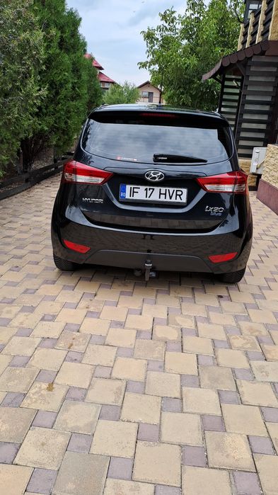 Hyundai ix20 blue drive