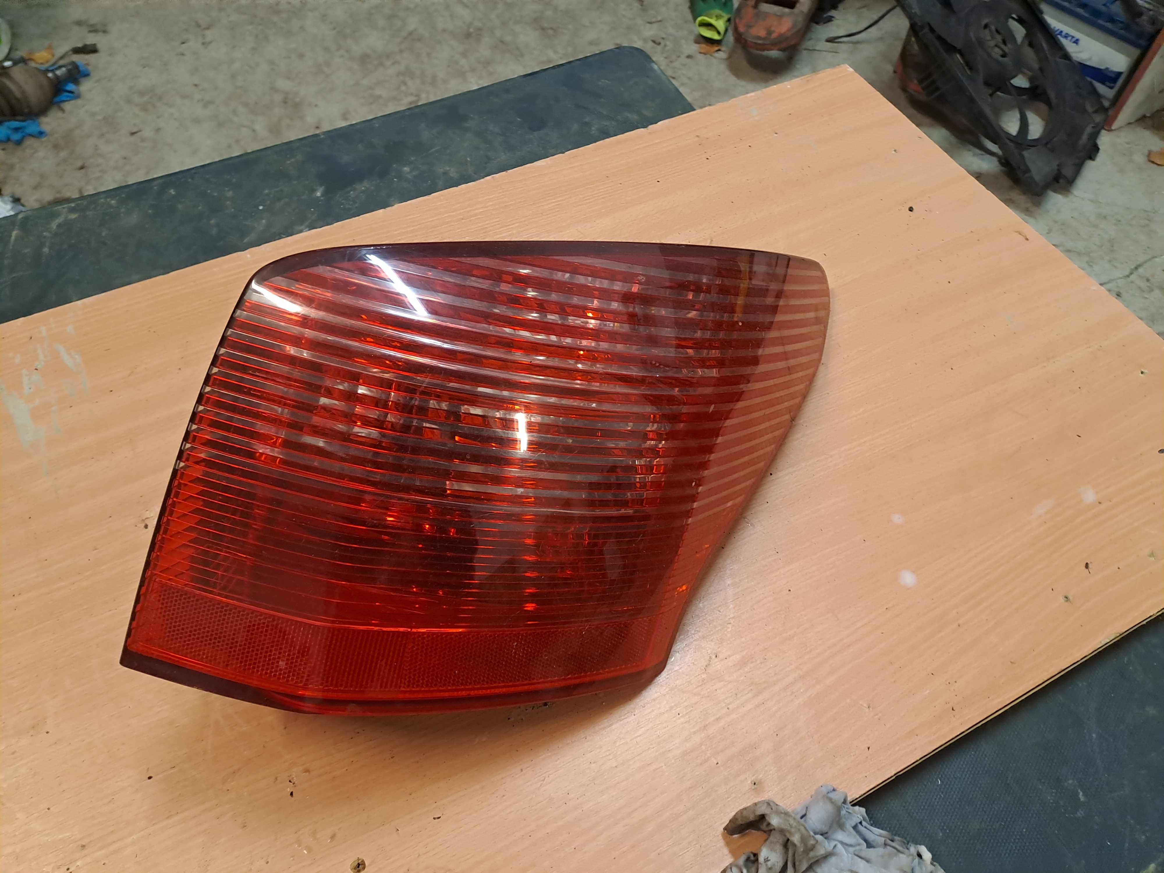 Stop Dreapta Lampa tripla Peugeot 407 sw Break