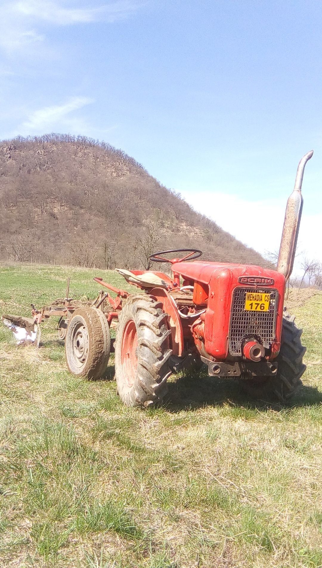 se vinde tractoras