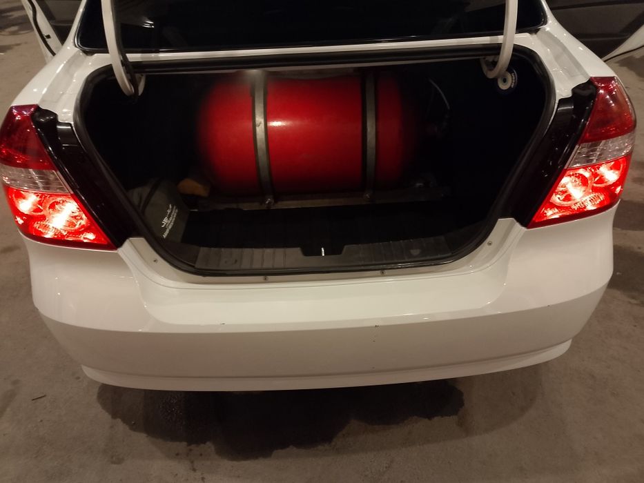 Qolgani mashina oldida gaplashiladi.