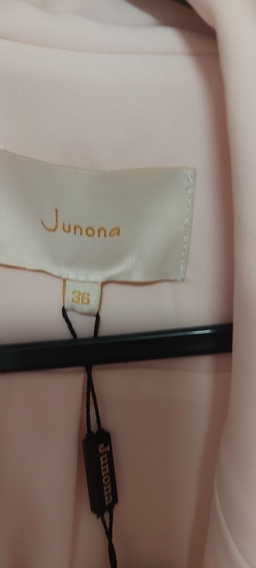 Костюм със сако, елек и панталон на JUNONA