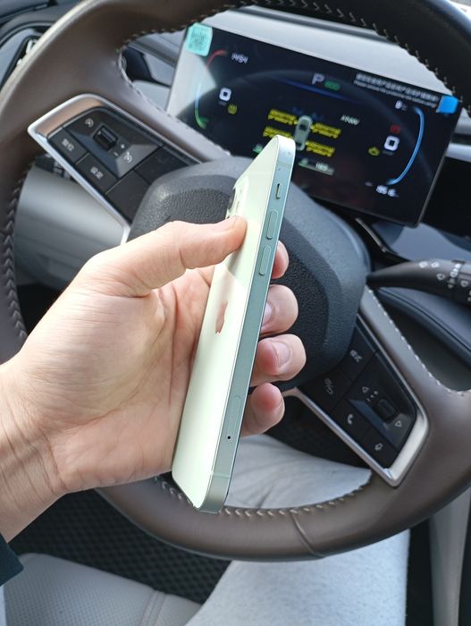 Айфон 12 в отличном состоянии