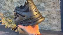 Adidași versace.