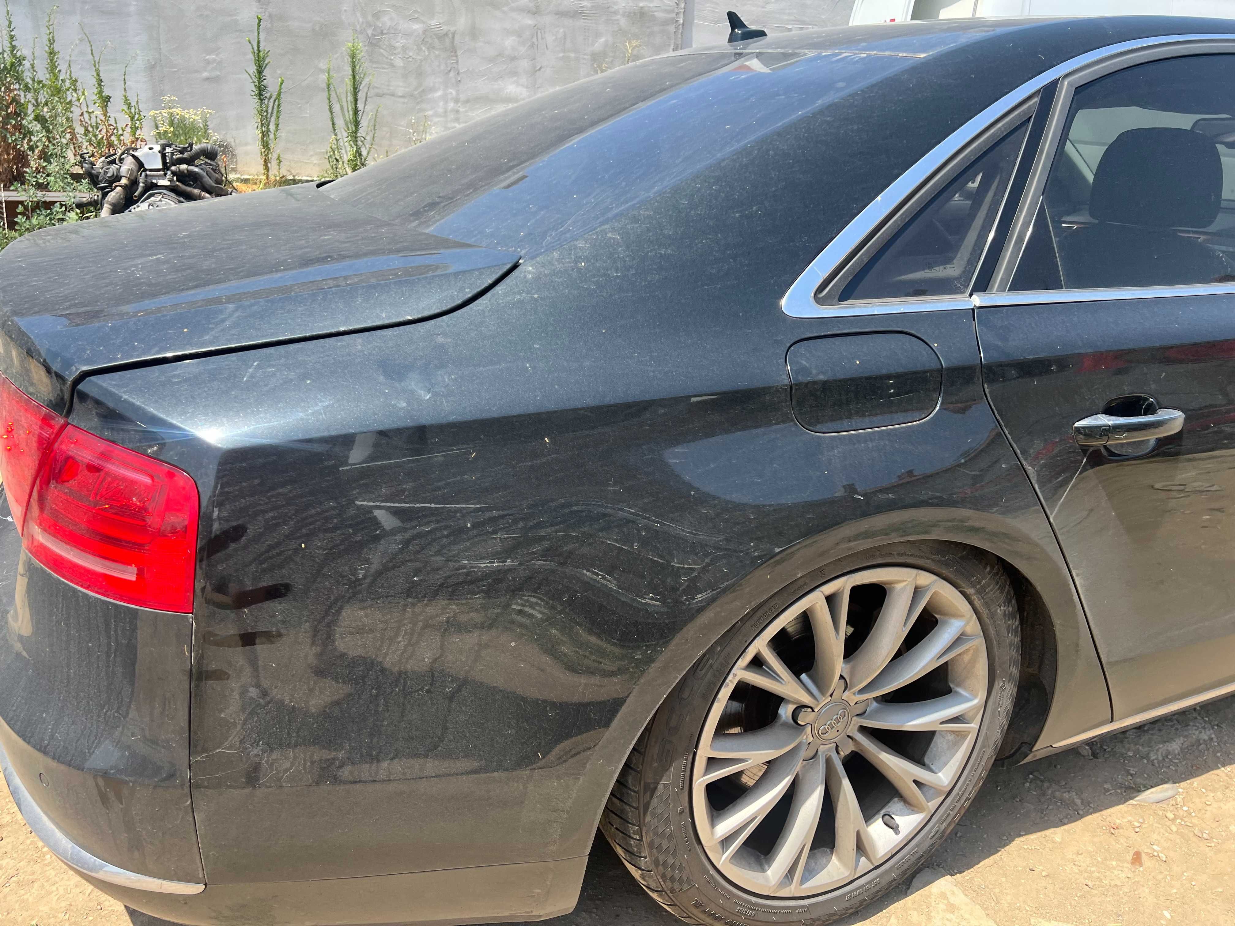 Aripa stanga spate Audi A8 D4 4H originala neagra impecabila 2011 2018