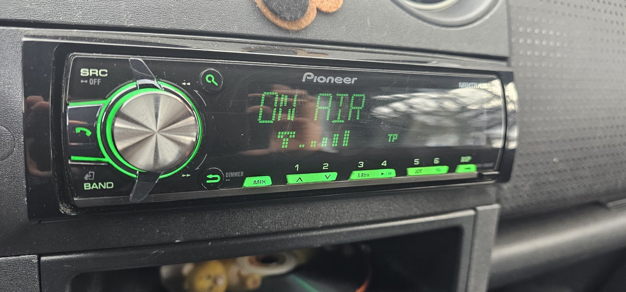 Продавам Pioneer mvh-x560bt