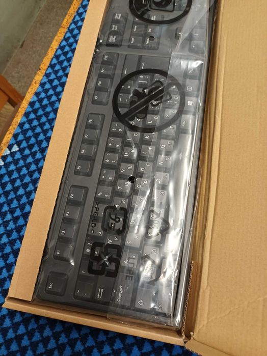 Продавам чисто нова клавиатура DELL KB212