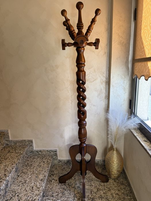 Cuier din lemn masiv