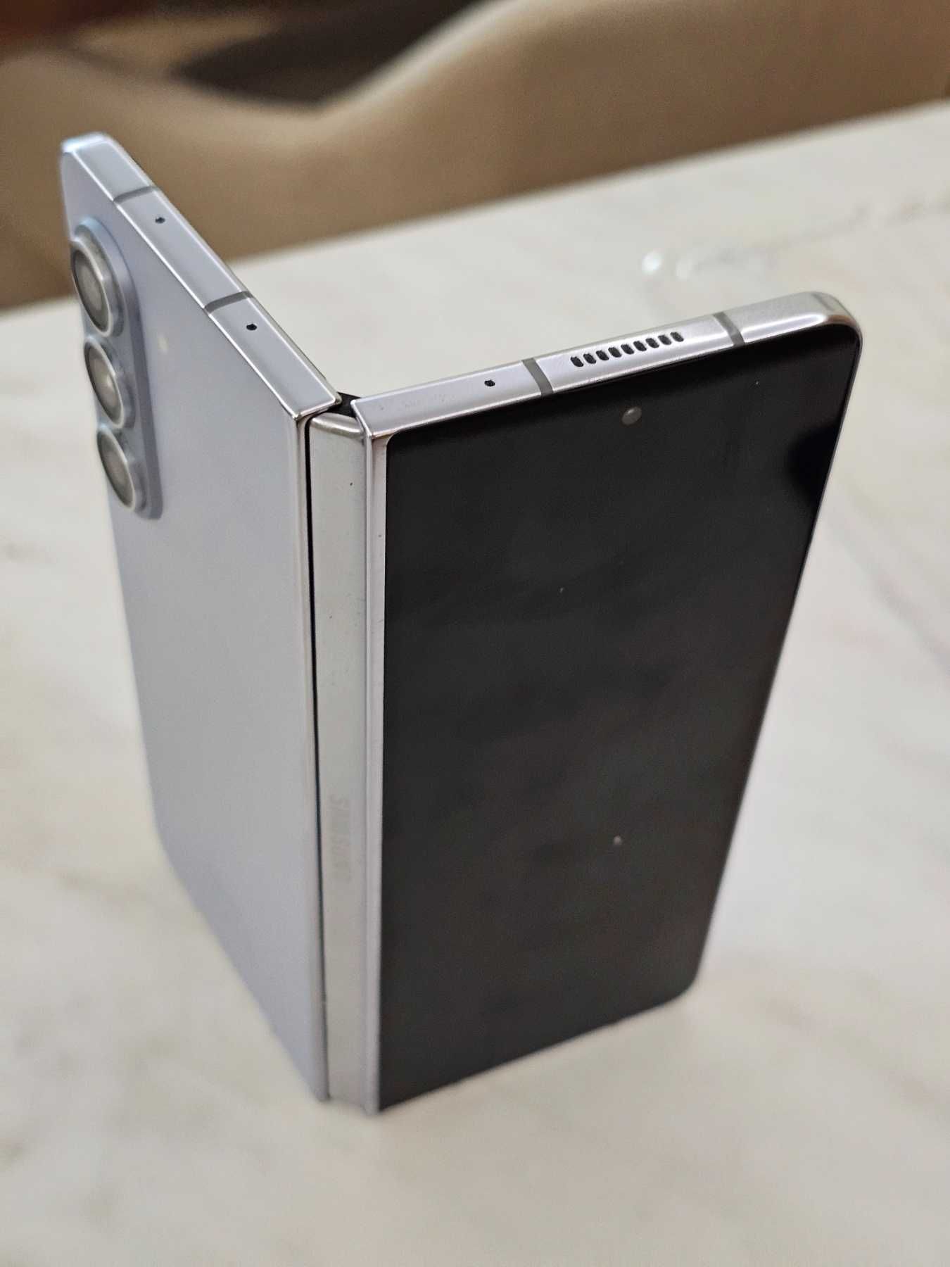 Samsung Galaxy Z fold 5 Ice Blue 512 gb + ГАРАНЦИЯ + 4 кейса подарък