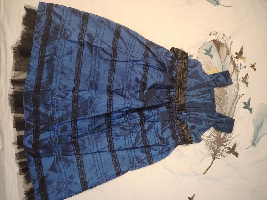 Детски официални рокли и спортен гащеризон