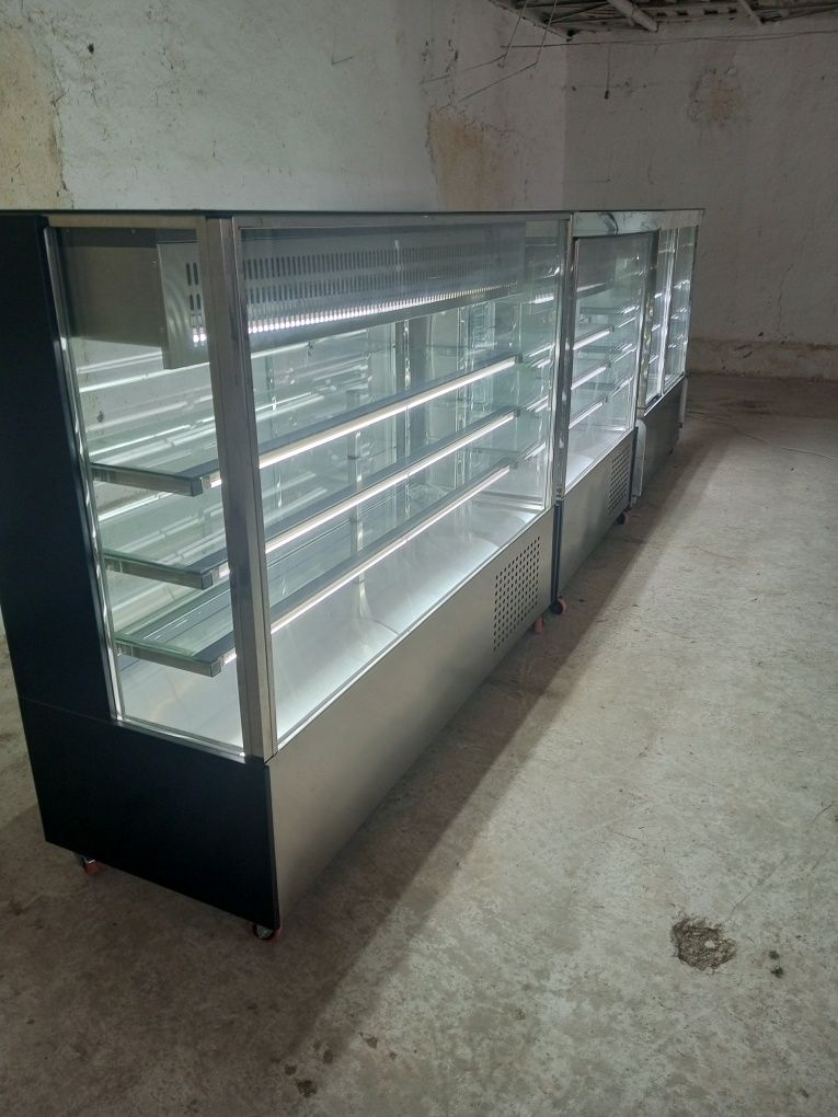 Витриний холодильник