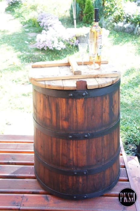 Бар "Кац".
Кацата, която се превърна в бар.