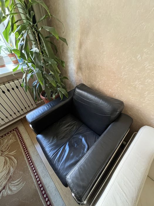 кожаное кресло для офиса