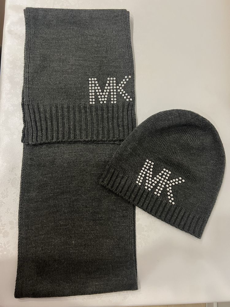 Шапка и шарф Michael Kors