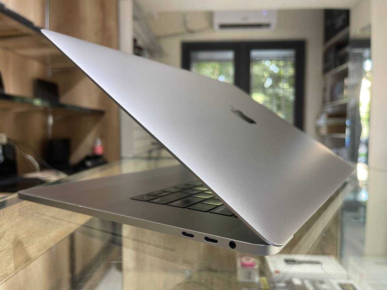Macbook PRO 15 2019г Core i7-9750H озу16гб 512ssd Radeon Pro 555X 4гб
