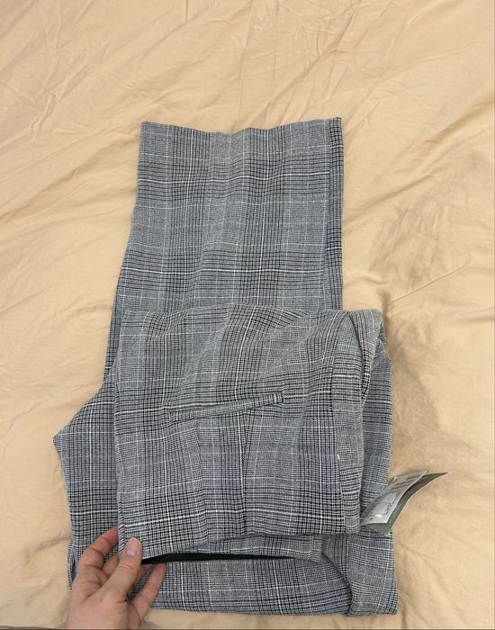 Pantaloni noi in carou H&M