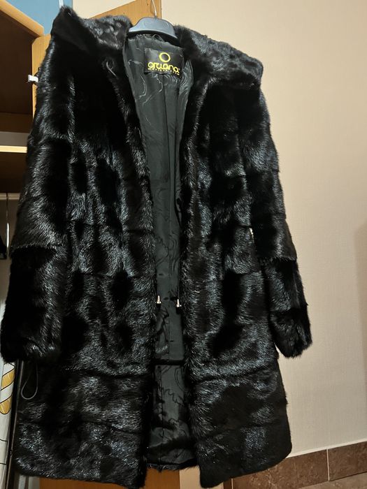 Норковая шуба трансформер черного цвета