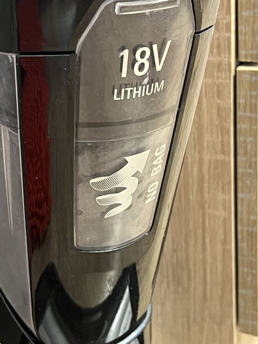 Вертикална прахосмукачка Rowenta Dual Force