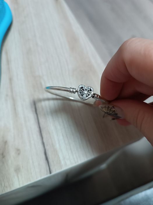 Гривна на Pandora