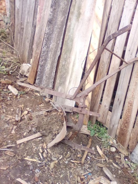 Vând plug și grapa de fier pentru tracțiune animala