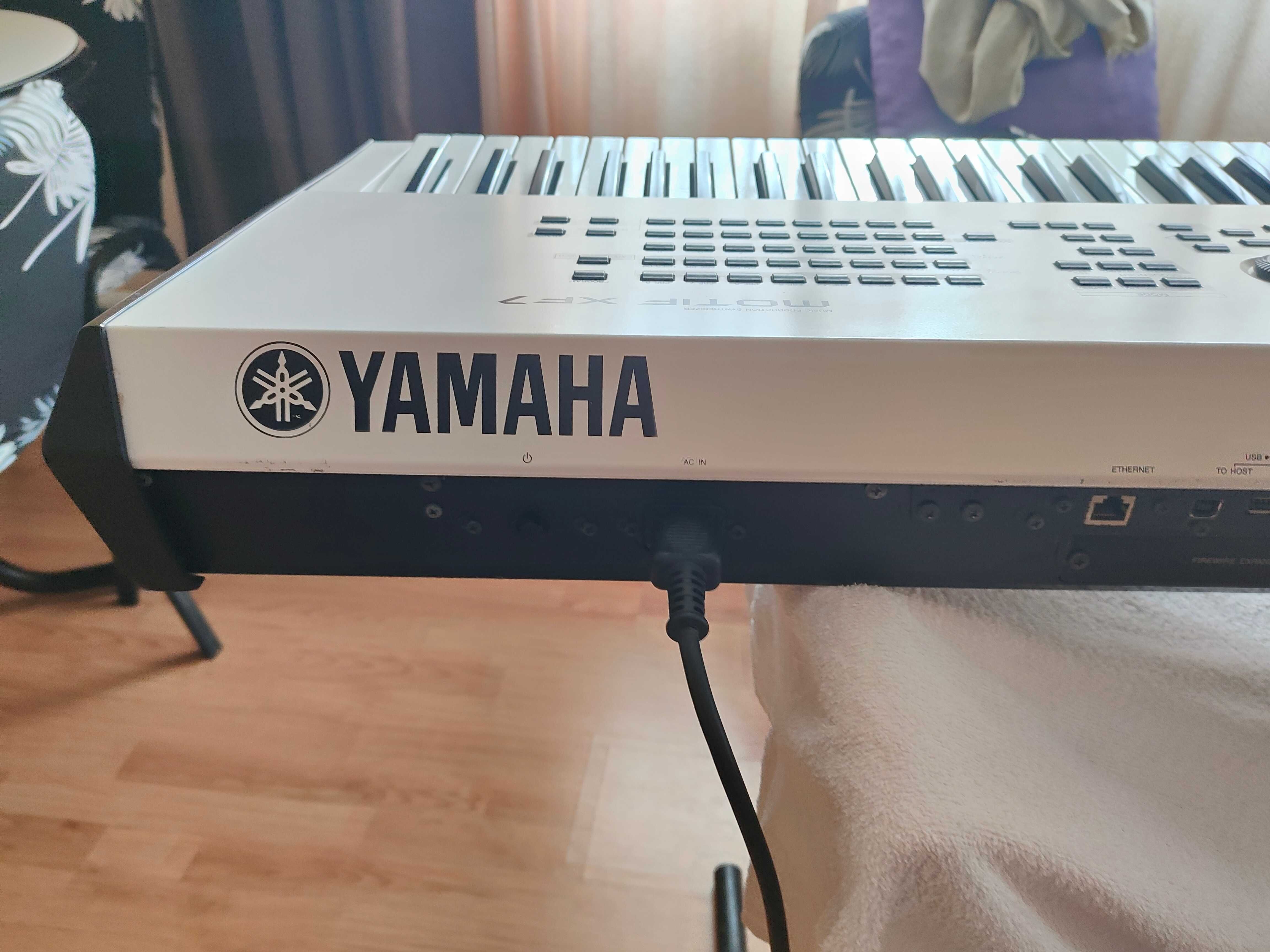 Vând Yamaha Motif Xf7