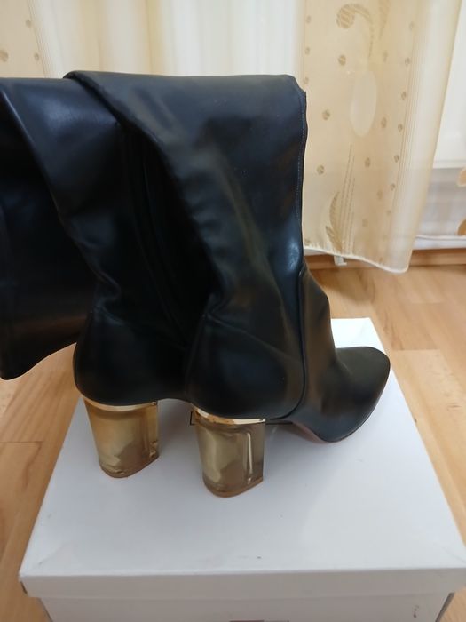 Vând cizme ptr.damă