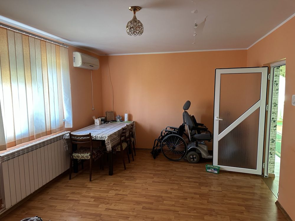 Casa de vanzare / Schimb cu apartament la parter
